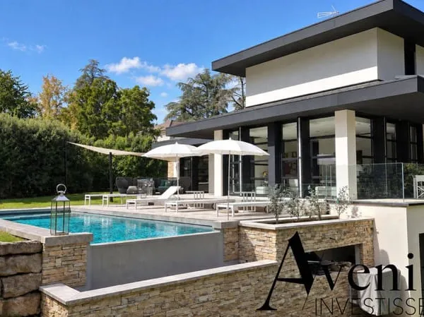 Maison 9 pièces 350 m²