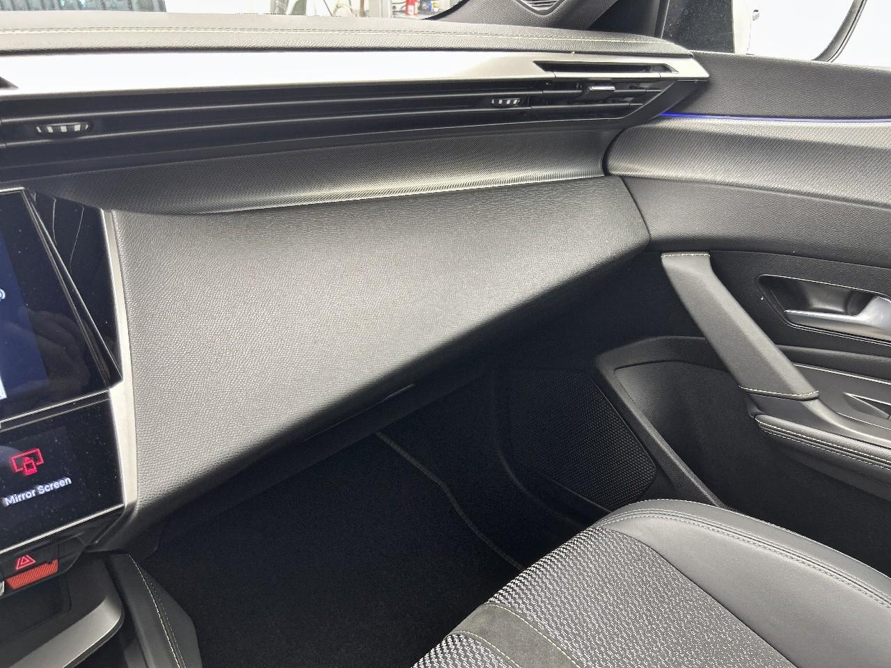 Peugeot 308 hybrid 145 e-dcs6 gt — photo 28