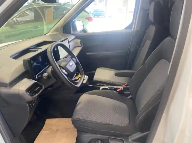 Ford Transit Courier fourgonnette electrique 100 kw 136ch batterie 46 kwh trend — photo 10