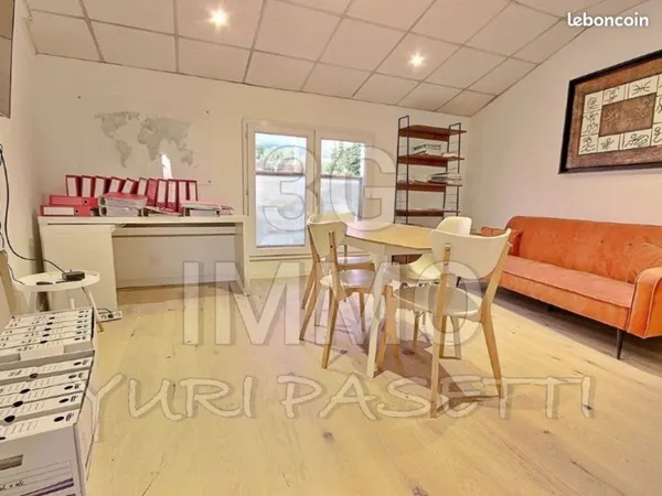 Local professionnel lumineux 100 m² | Quartier St Jacques | Parking inclus