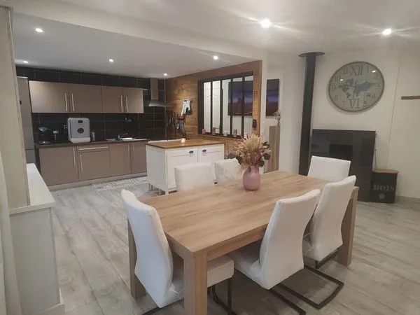 T2 BIS DUPLEX MEUBLE SITUE AU CENTRE DE GEVEZE - 63 m2