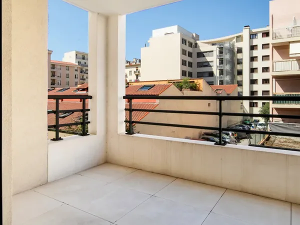 Nice Riquier : 2 pièces avec terrasse et parking