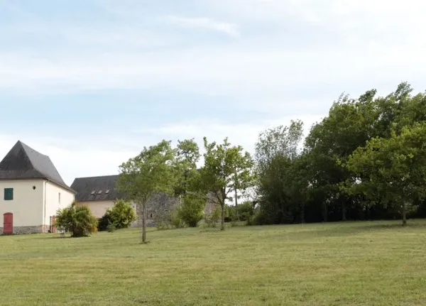 Maison béarnaise réstaurée + dépendances + parc