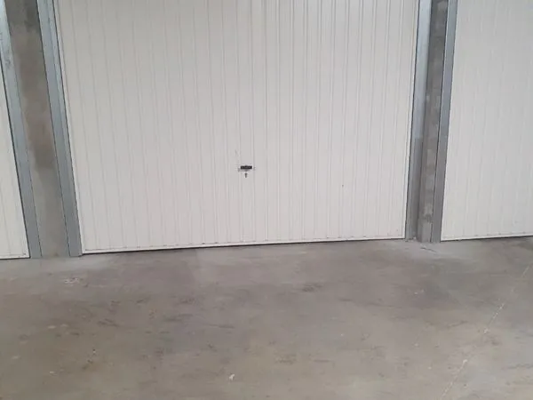 Garage double fermé