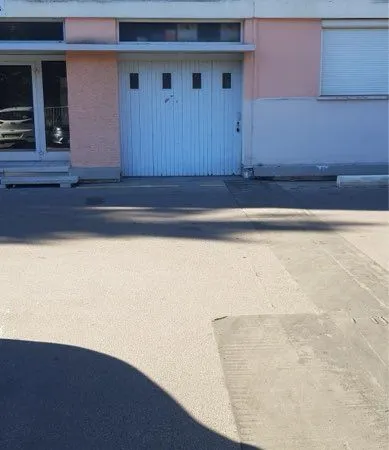 Grand garage