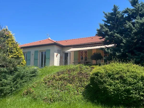 Maison 95 m2 rénovée et meublée avec très grand sous sol