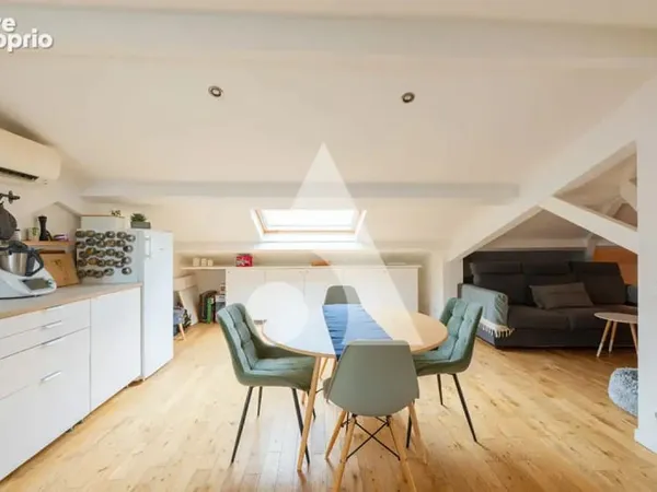 Rare & atypique : appartement 5 pièces, dernier étage au coeur de Clichy