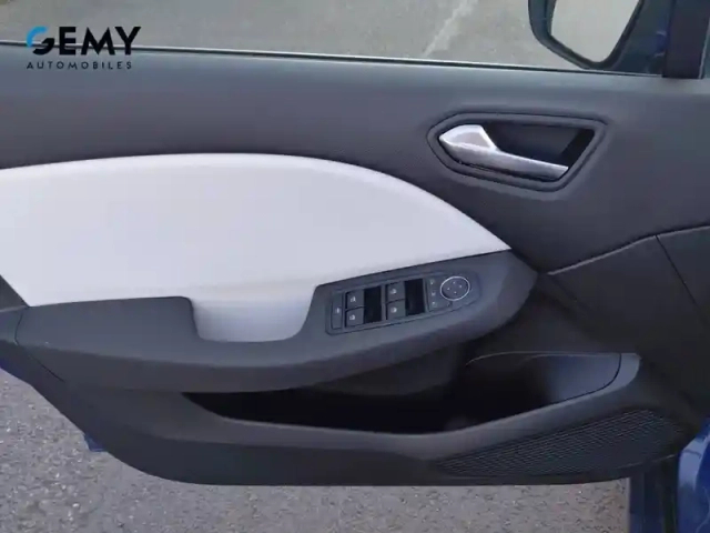 Renault Clio e-tech 140 - 21n — photo 12