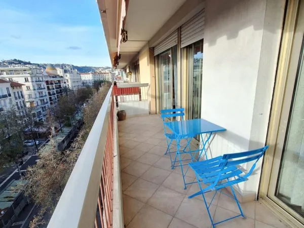 LIBERATION BEAU 2 PIECES MEUBLE AVEC TERRASSE