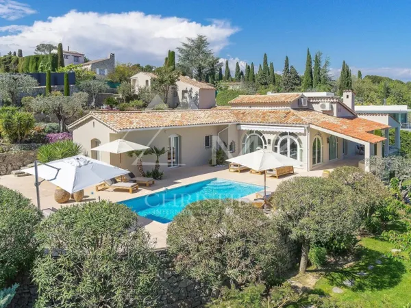Mougins - Villa rénovée dans domaine privé