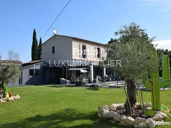 Villa 5 pièces 166 m²