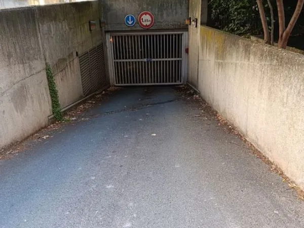 Parking avec arceau 80CC