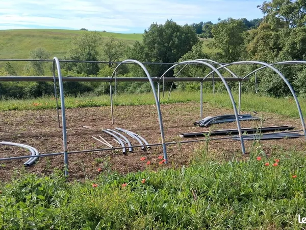 Terrain agricole et matériels