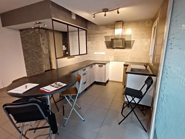 Appartement T3 meublé en rez-de-chaussée avec extérieur et double garage