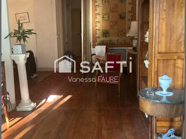 BORDEAUX HYPER-CENTRE (Rue Vital Carles) - Appartement de 72 m² avec séjour de 50 m² à rénover