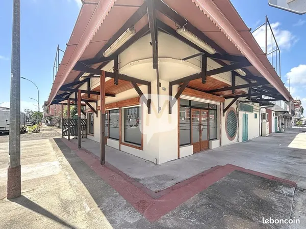 Local commercial 158 m² Cayenne