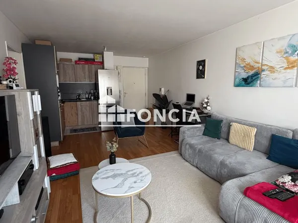 2P au rch avec accès jardin et 2 places de parking, vendu loué 752 par mois plus charge 80 - 23/01/2