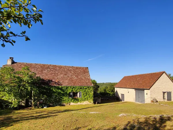Secteur Gramat, très belle propriété avec vue panoramique, 2,59 hectares de terrain, dépendance et p