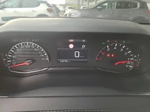 Peugeot 208 puretech 100 s&amp;s eat8 — photo 10