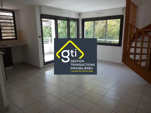 F3 DUPLEX STE CLOTILDE A LOUER PROCHE CLINIQUE STE CLOTILDE