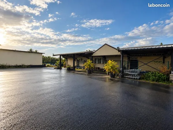 Local industriel 600 m²
