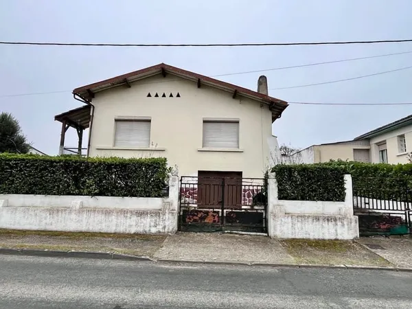 A rénover maison avec jardin et garage à proximité des commerces