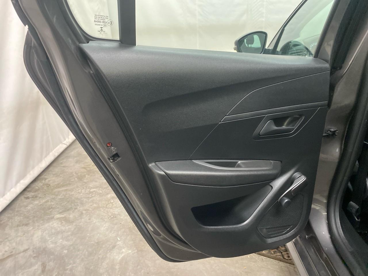 Peugeot 208 puretech 75 s&s bvm5 like — photo 25