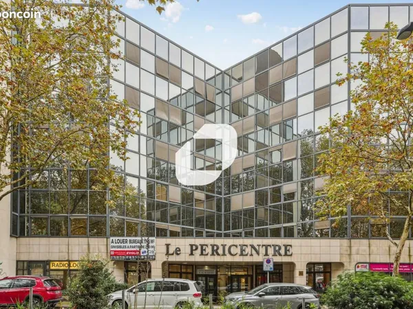 Bureau 735 m²