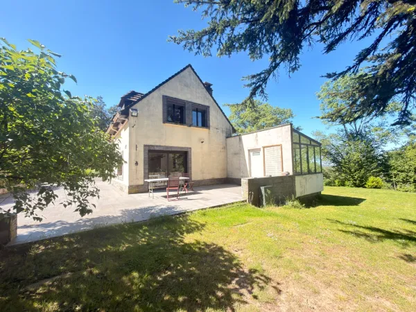 Propriété de charme avec installations équestres sur plus de 3 500 m² à Plailly (60)