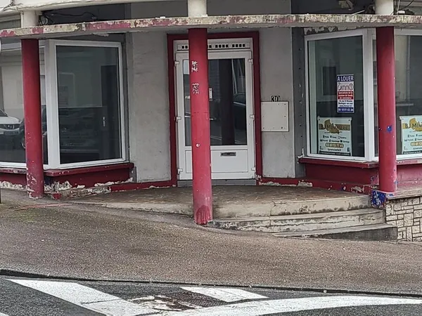 Local commercial 110m2 sur angle de rue