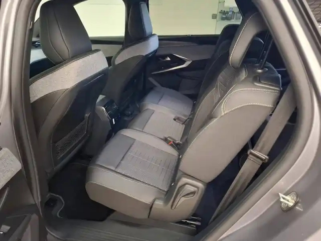Peugeot 5008 electrique 210 ch 73 kwh — photo 15