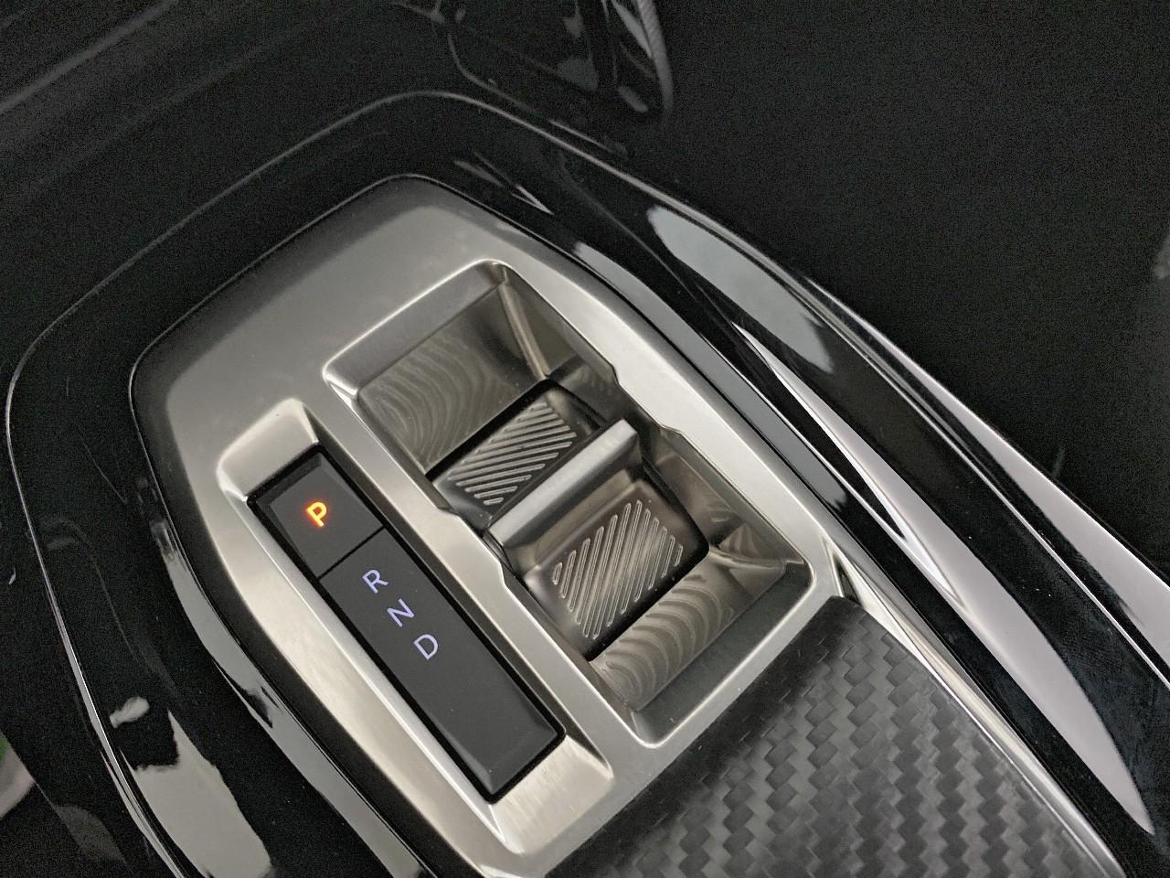 Peugeot 2008 hybrid 145 ch e-dcs6 allure — photo 15