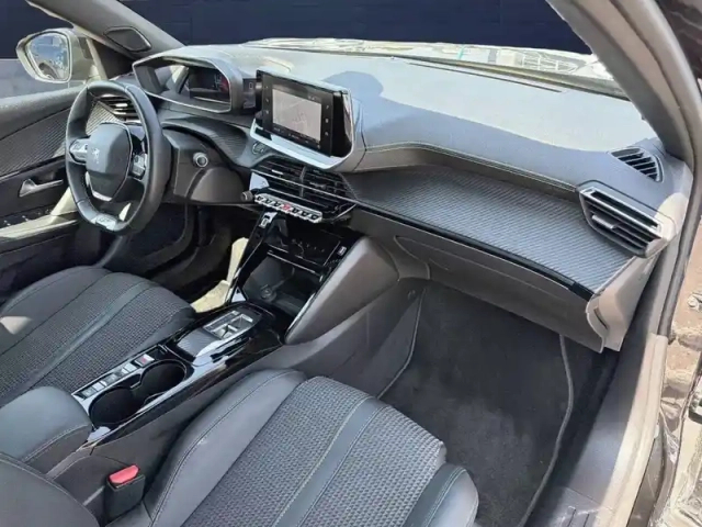 Peugeot 2008 electrique 136 ch — photo 17