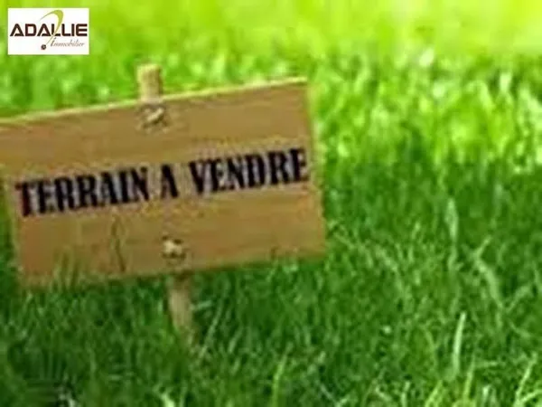 Terrain 739 m²