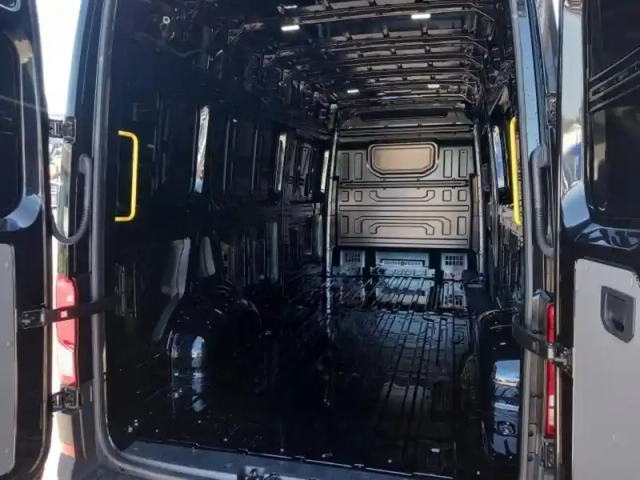 Volkswagen Crafter fg 35 l4h3 2.0 tdi 177ch business traction bva8 — photo 5