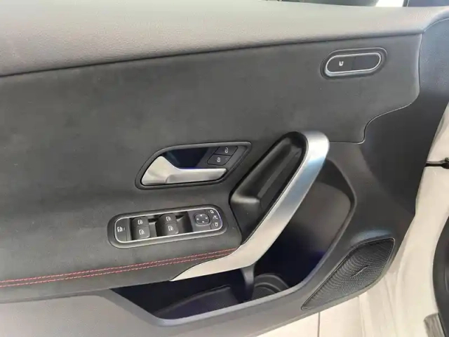 Mercedes Classe A 200 d amg line — photo 12