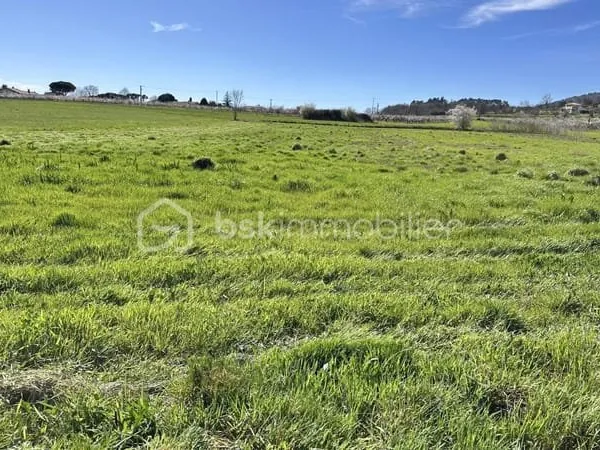 Terrain constructible à vendre - env. 8 520 m² en un seul lot