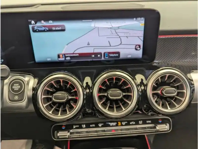 Mercedes Glb 200 d amg line — photo 17