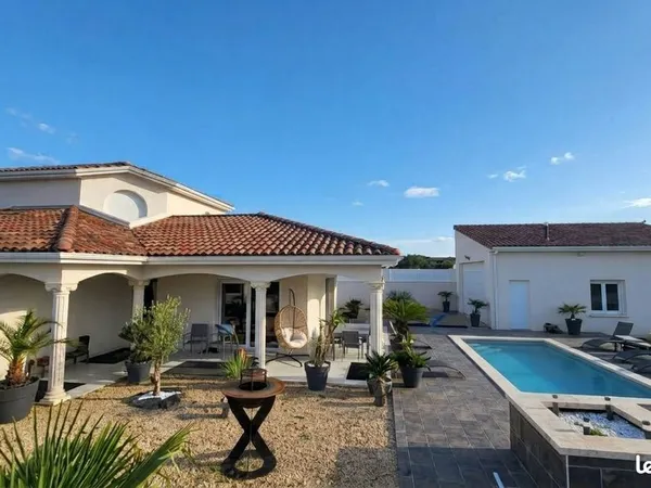 Villa contemporaine 142 m² - Piscine chauffée - Terrain 1 140 m²