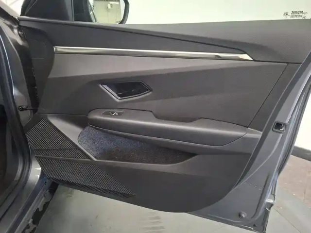Renault Megane e-tech er ev60 130ch super charge — photo 20