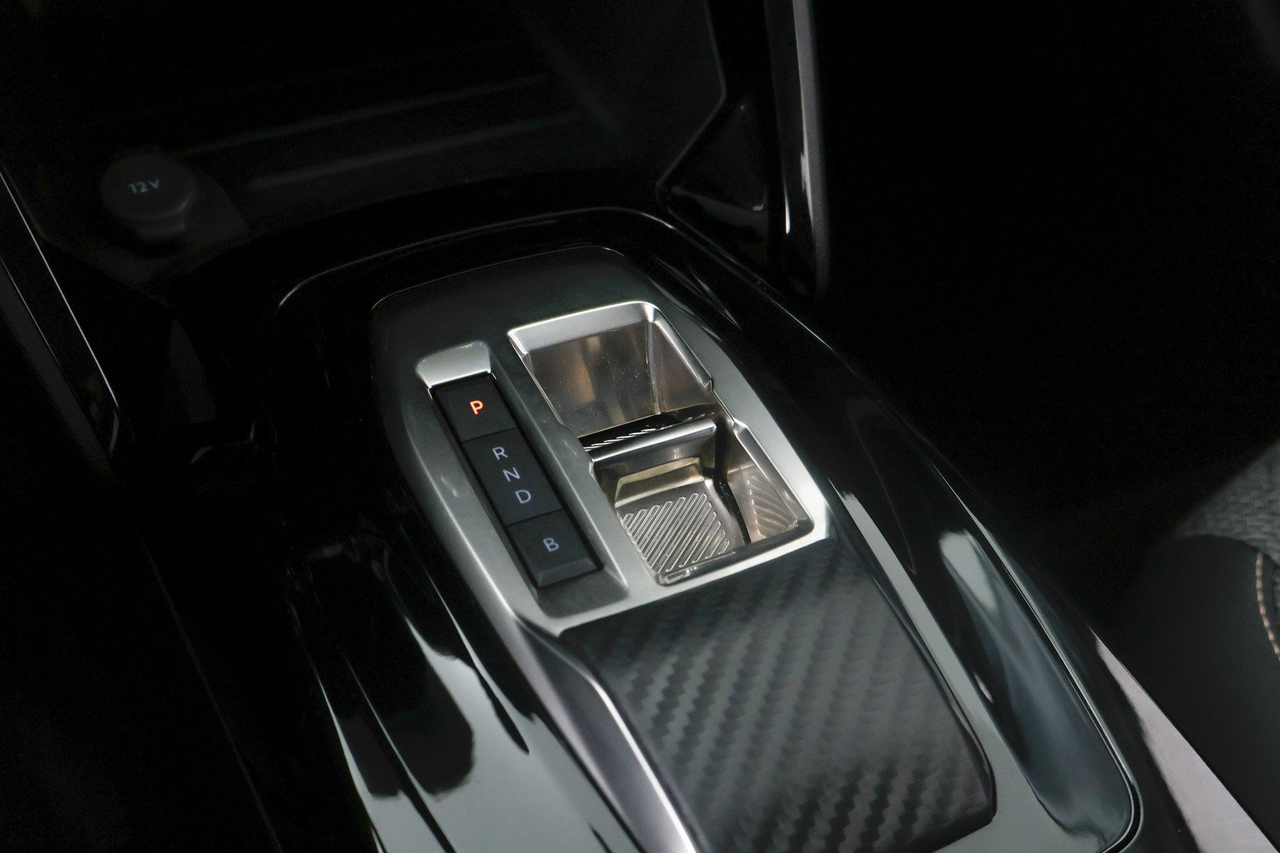 Peugeot 208 — photo 23