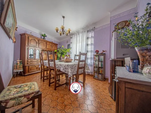 À deux pas du centre de Commercy : Appartement type T3 avec garage et dépendance