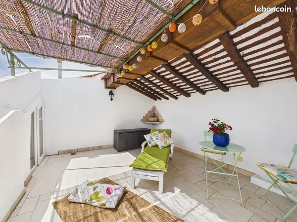 Maison de village avec terrasse tropezienne