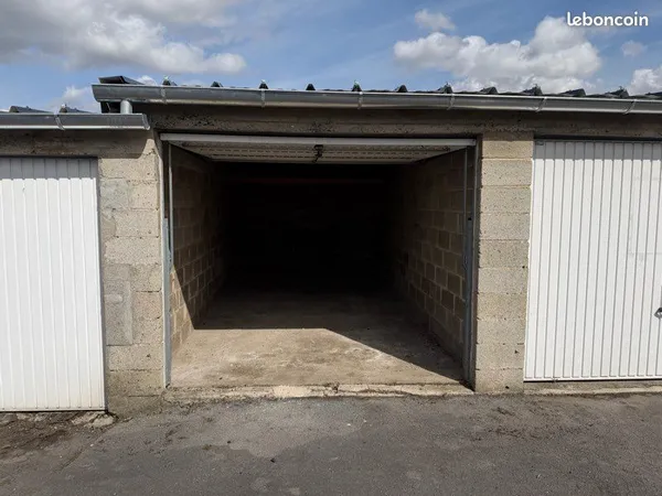Grand garage à vendre quartier St Anne rentabilité ≈5,5%