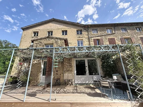 DUPLEX DE 181 M² AVEC PARC ARBORE DE 9588 M²