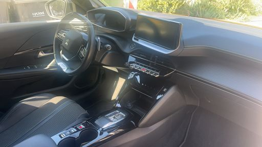 Peugeot 208 1.2 PureTech 130 EAT8 - GT – 2023 – 51530 km – Essence – Boîte Automatique — photo 24