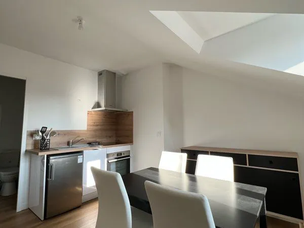 Studio refait à neuf très lumineux plein centre ville