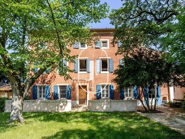 Maison de maitre avec vue exceptionnelle sur le Luberon à vendre à Oppède