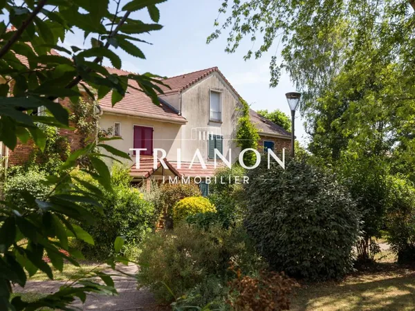 Maison familiale rénovée à deux pas du Lycée International