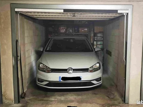 Garage/ Parking fermé 13m²